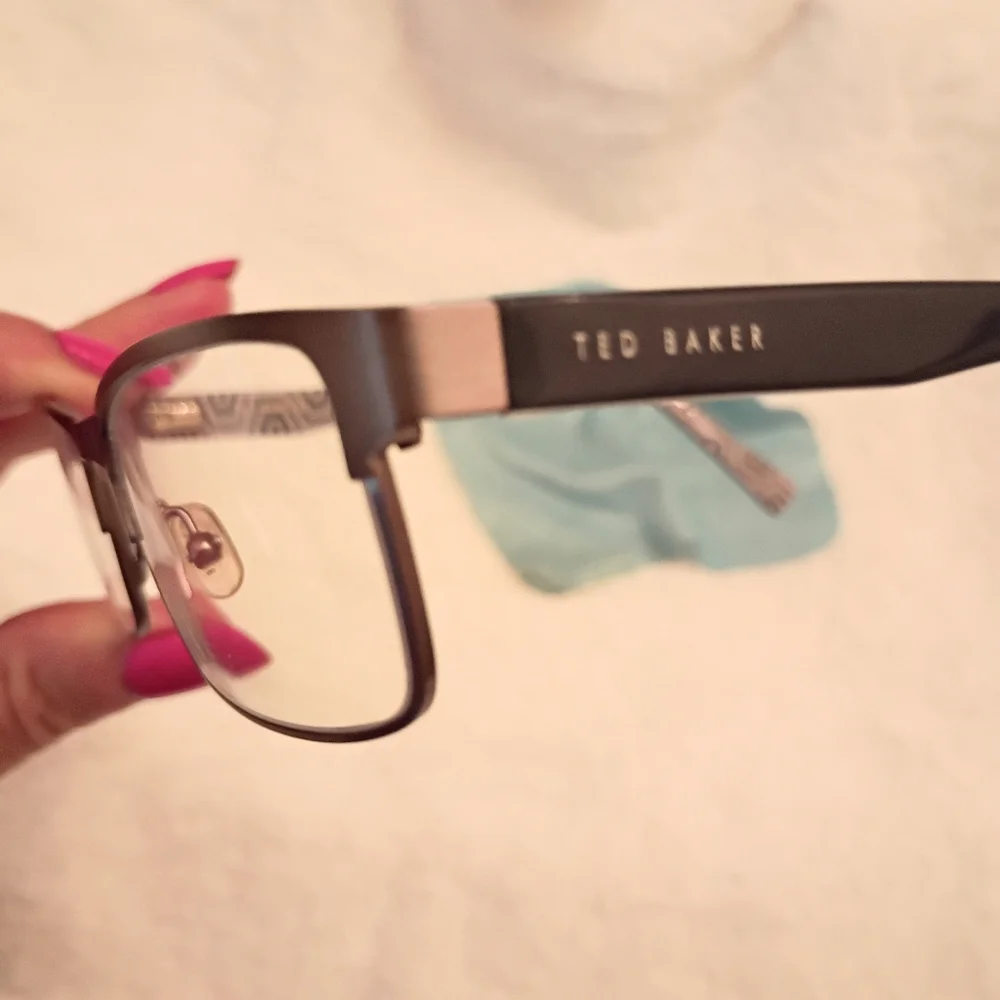 TED BAKER B329 LADIES/UNISEX PRESCRIPTION FRAMES W/ORIGINAL SILK CLEANING CLOTH